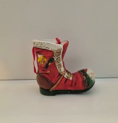 Handmålad figurin,  Tomtesko i porslin (174 gram)
