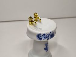Handfat med två kranar, miniatyr i porslin
