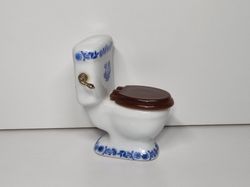 Toalett, miniatyr i porslin