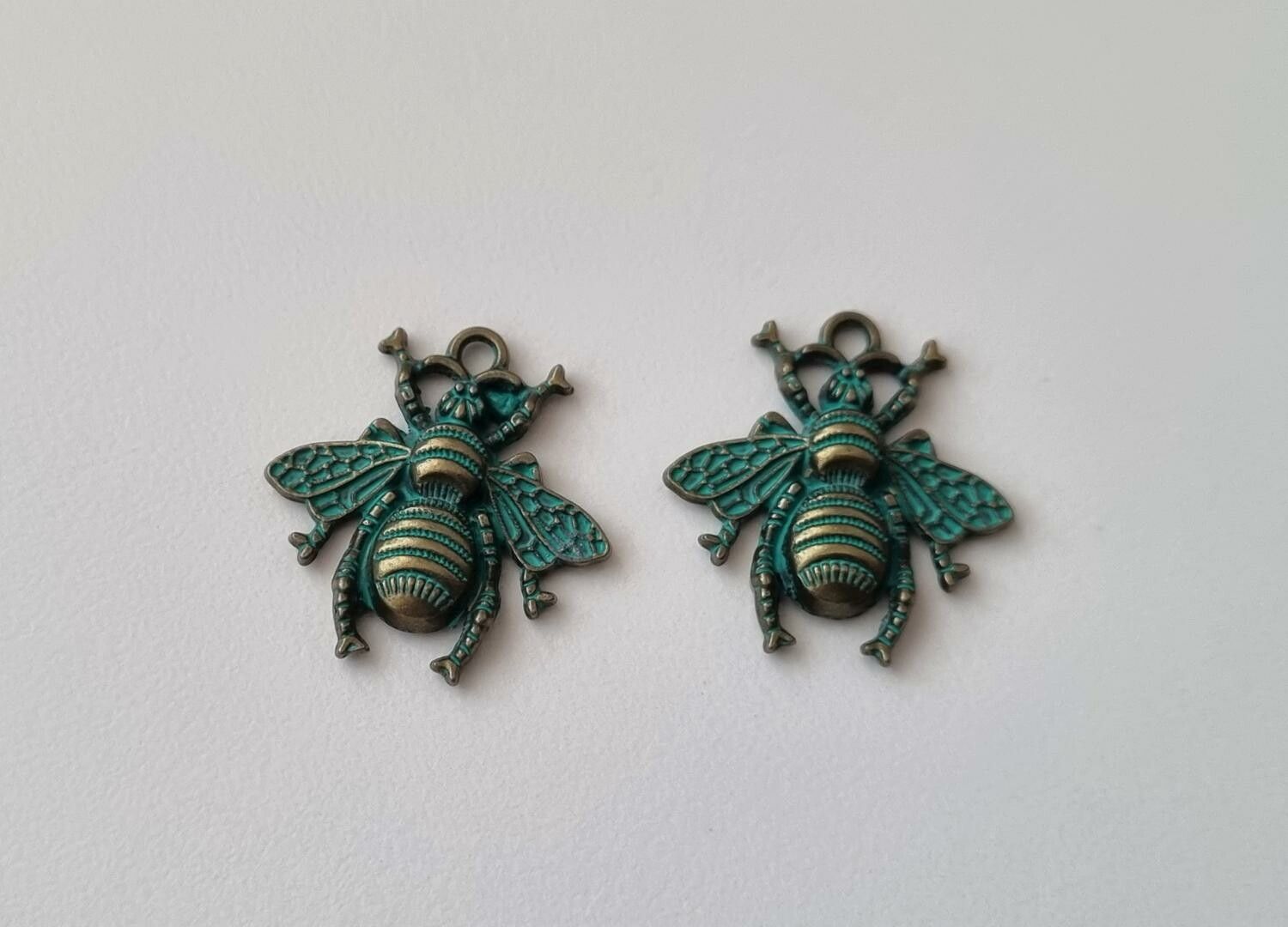 2 st berlocker Charms - Bin