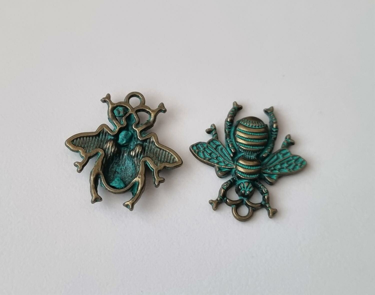 2 st berlocker Charms - Bin