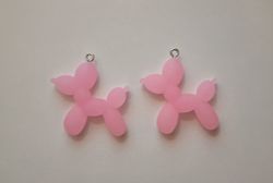 2 st rosa ballonghundar, hundar - Miniatyrer berlocker charms