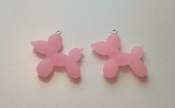 2 st rosa ballonghundar, hundar - Miniatyrer berlocker charms