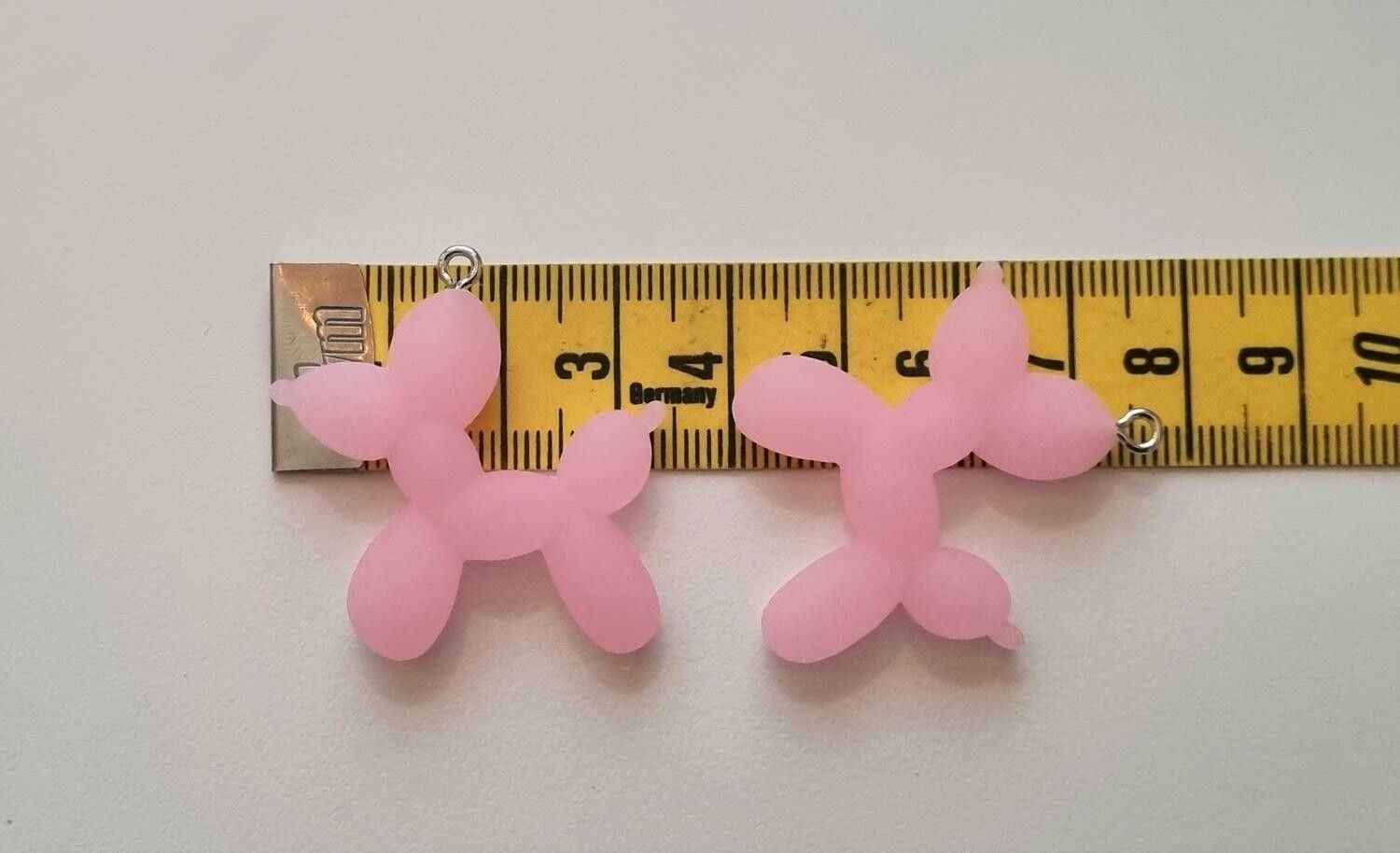 2 st rosa ballonghundar, hundar - Miniatyrer berlocker charms