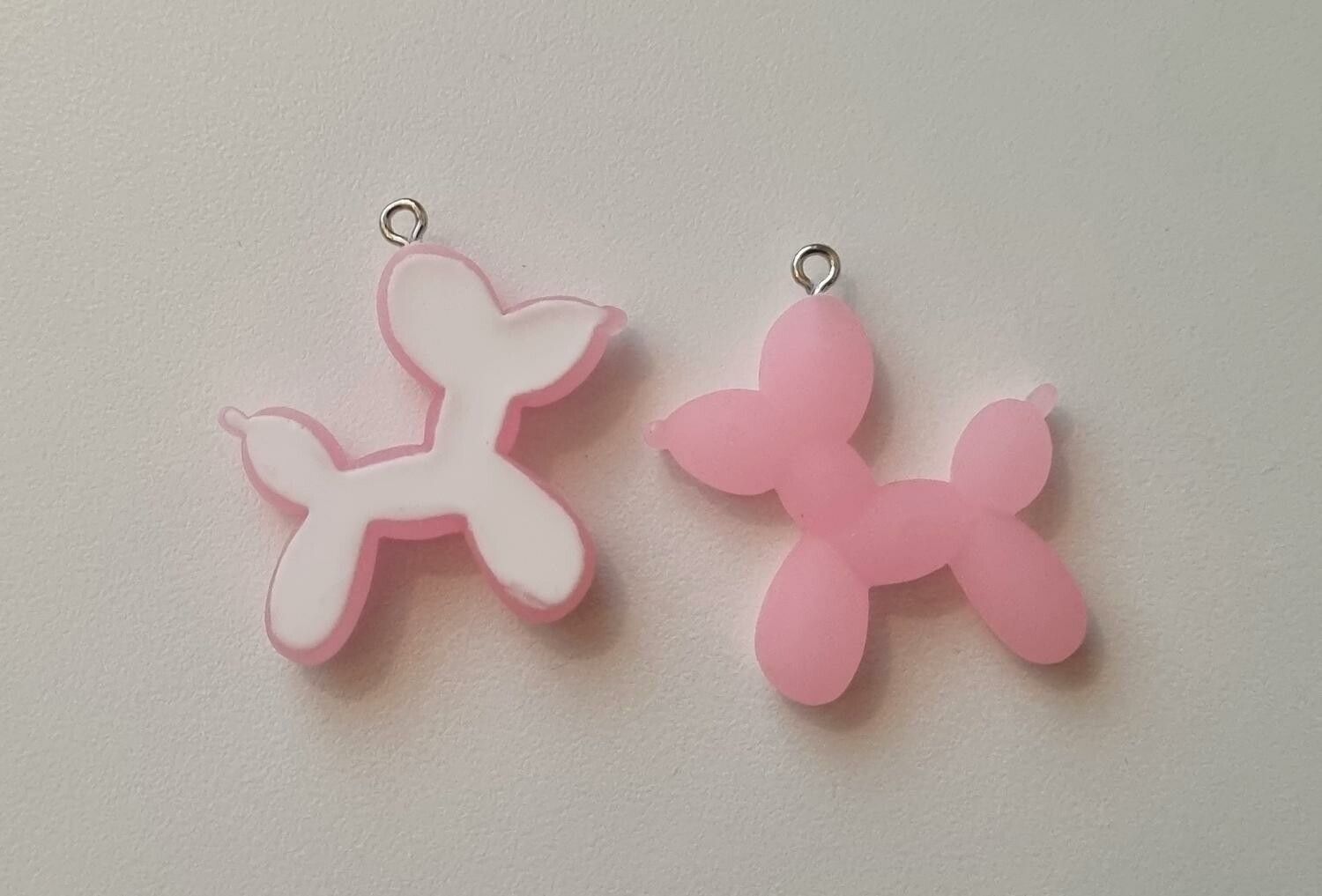 2 st rosa ballonghundar, hundar - Miniatyrer berlocker charms