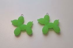 2 st gröna ballonghundar, hundar - Miniatyrer berlocker charms