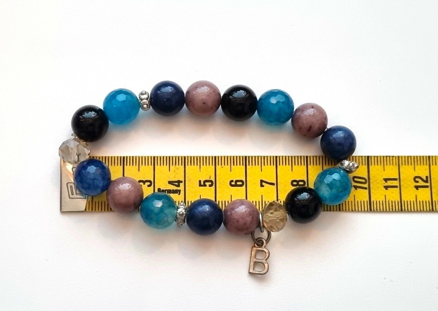 Armband med vackra stenar / pärlor