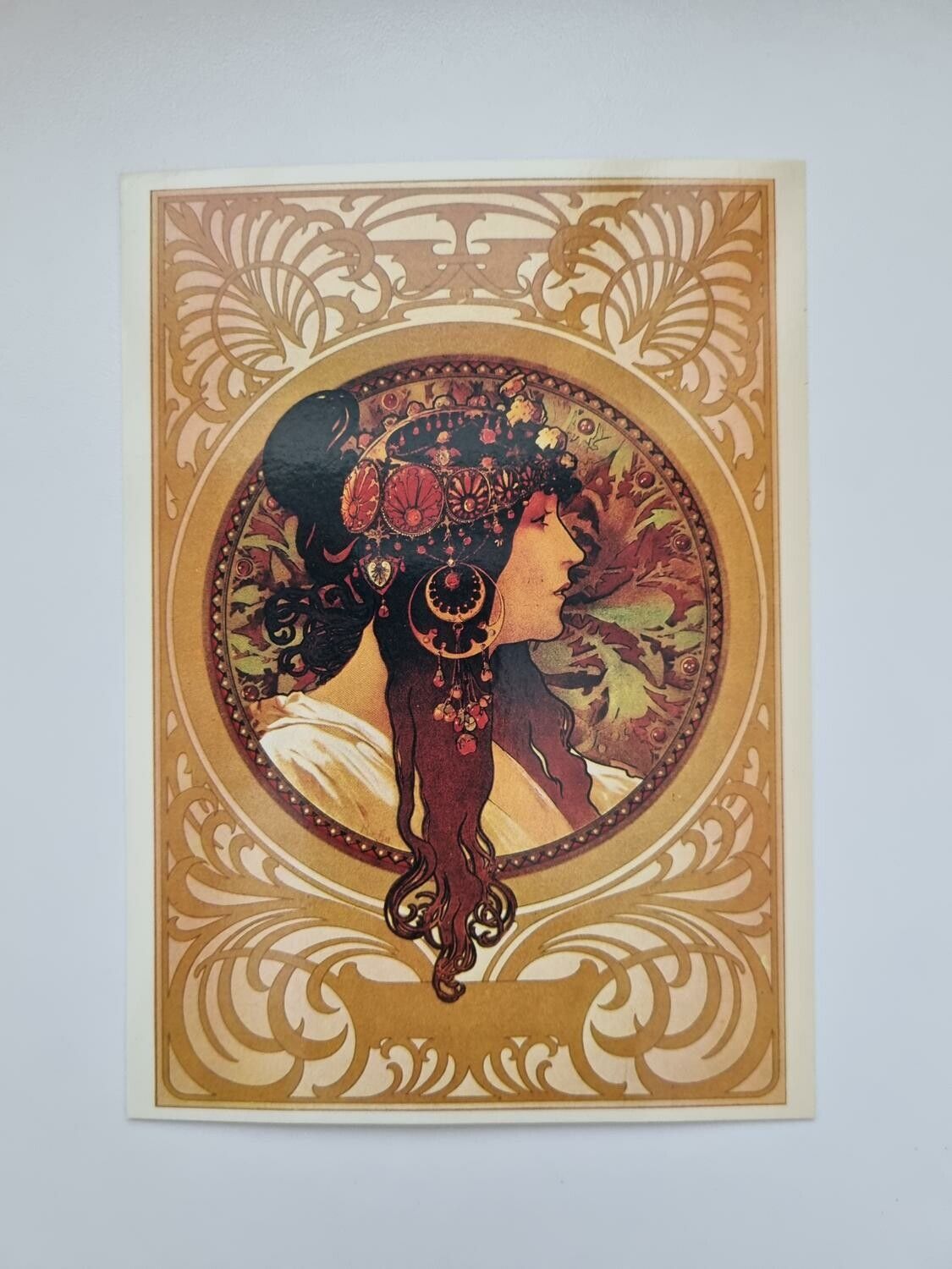 Vykort - Alphonse Mucha, La Brunette