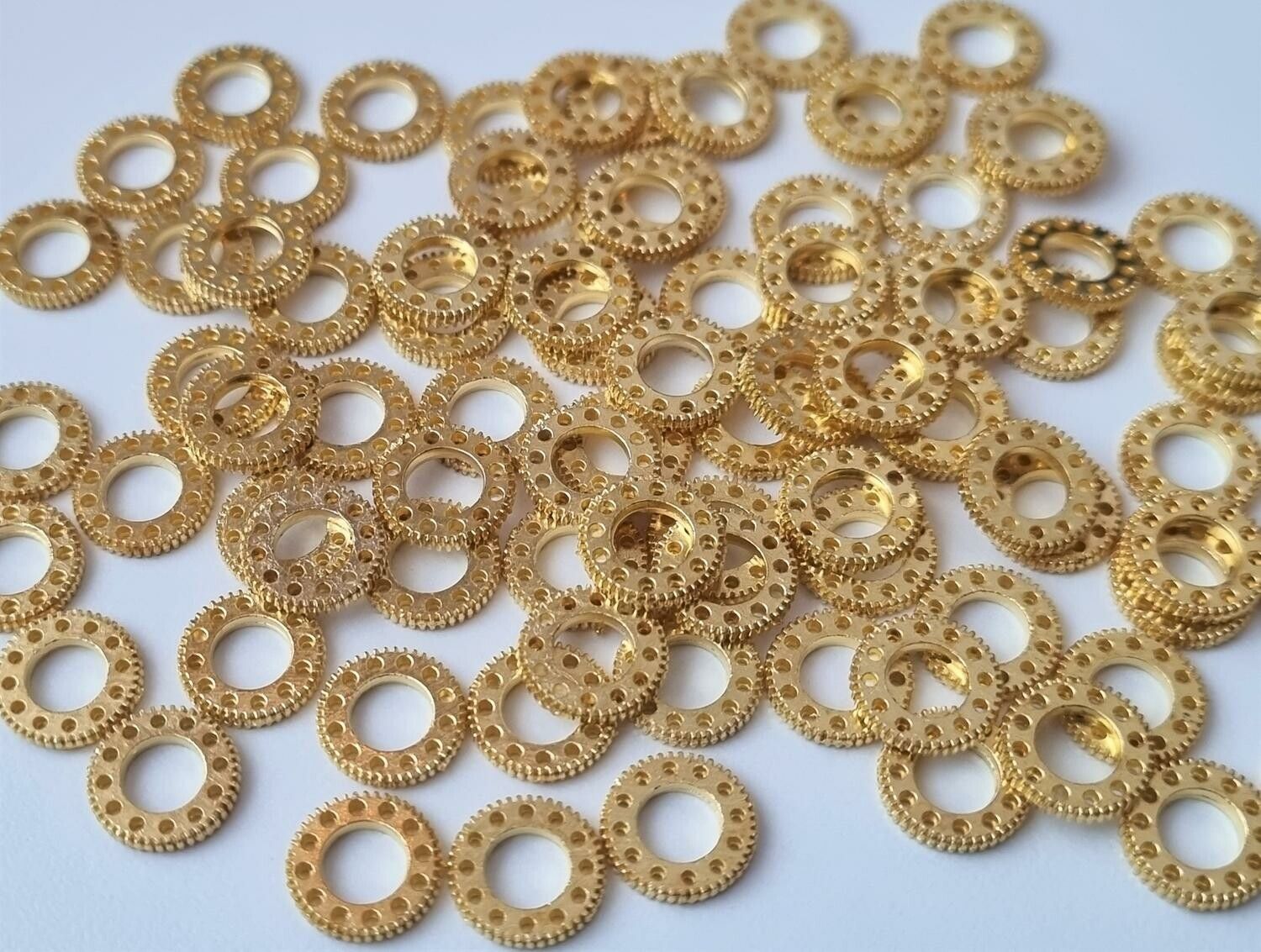 60 st kugghjul i steampunk, kuggar, gears minikugghjul (guldfärgade, 10 mm)