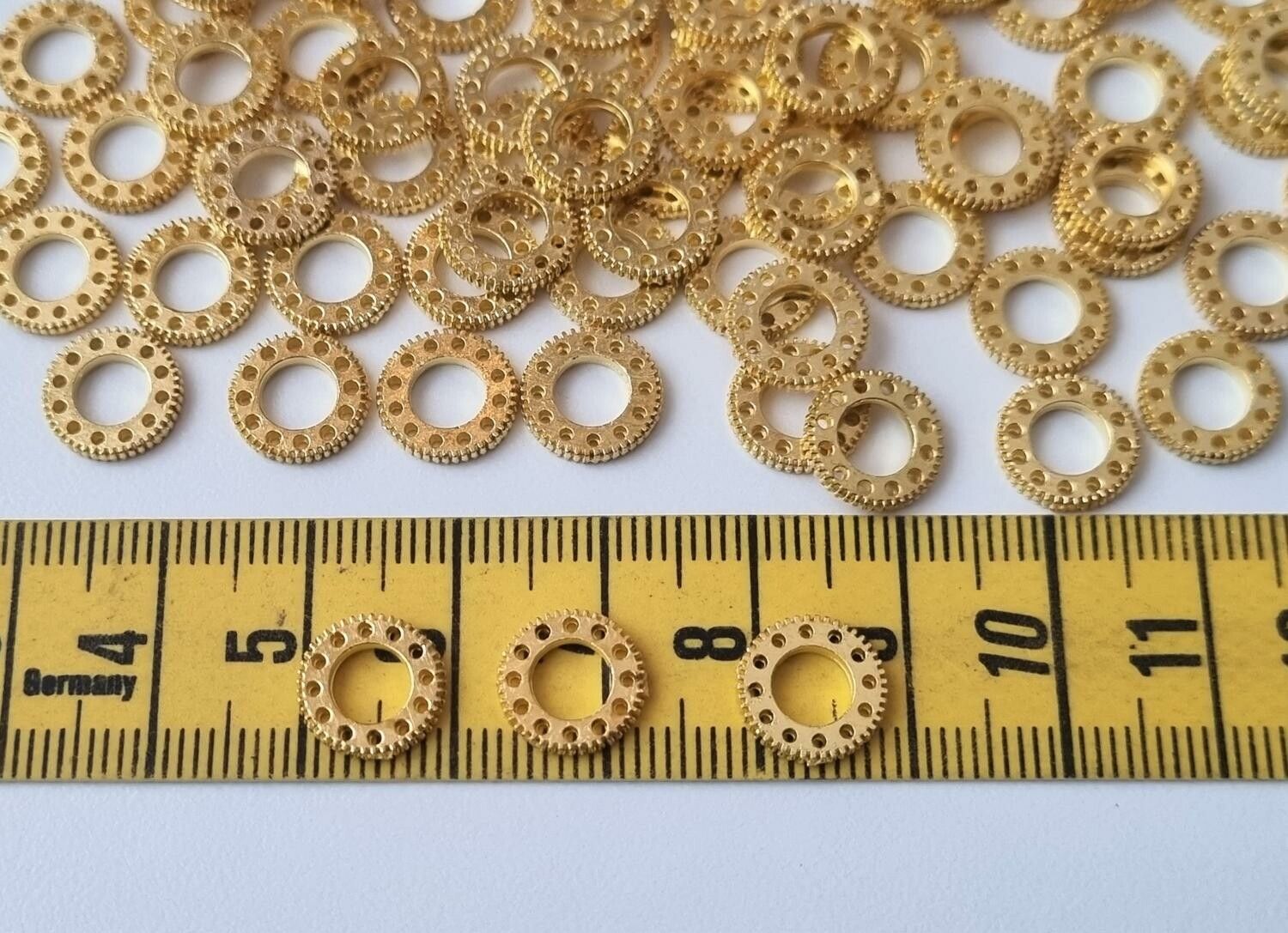 60 st kugghjul i steampunk, kuggar, gears minikugghjul (guldfärgade, 10 mm)