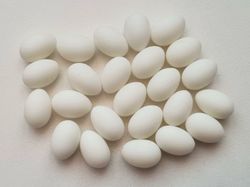 5 st små vita ägg, miniägg, miniatyrägg för dockskåp / tittskåp