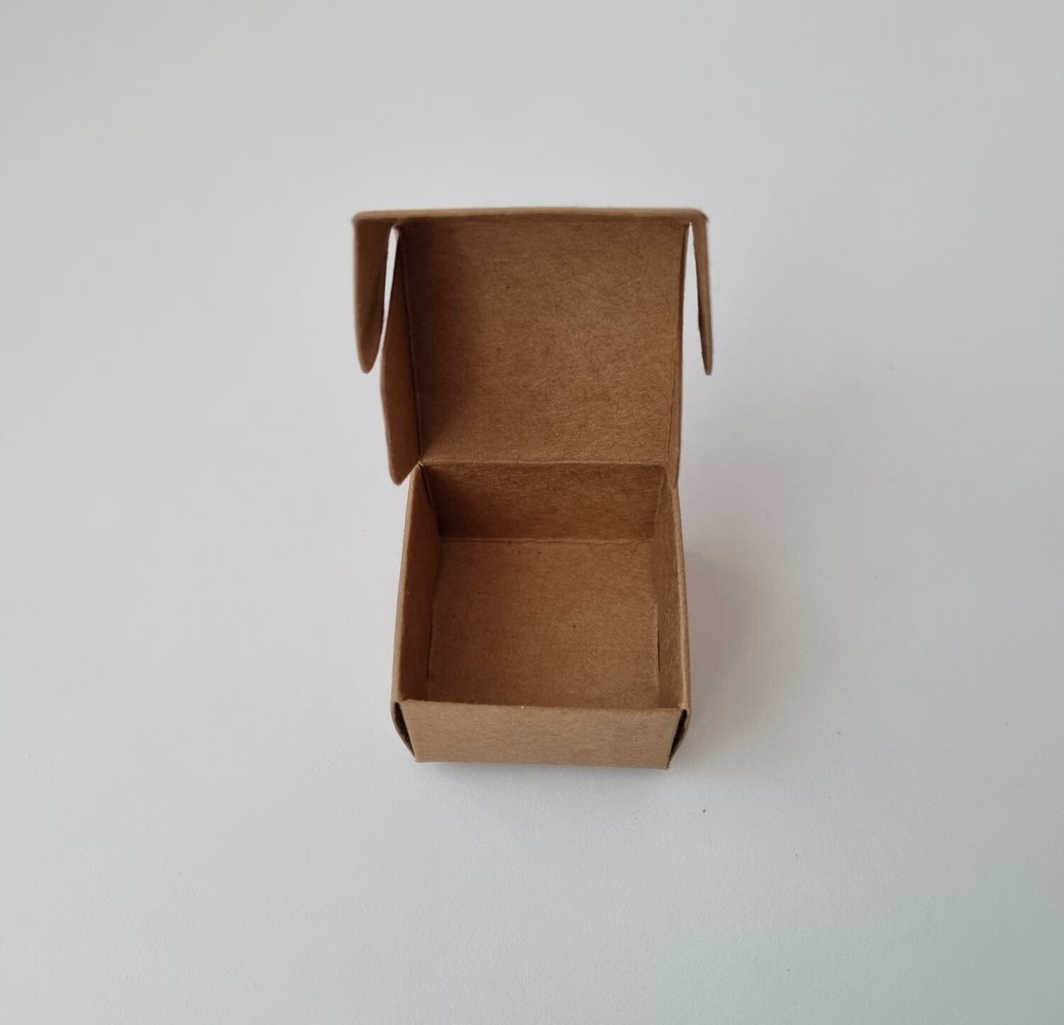 5 st smyckeslådor i kraftpapper. För smyckesförvaring