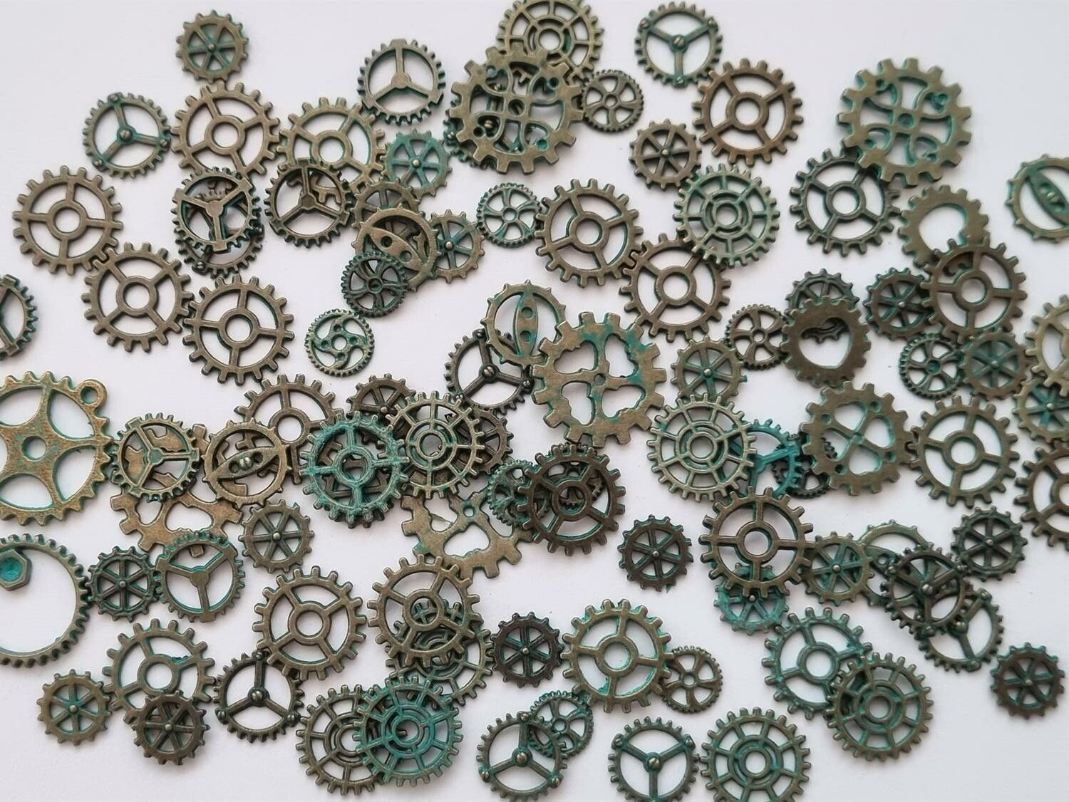 45 st kugghjul i steampunk, kuggar, gears minikugghjul (patinafärgade)