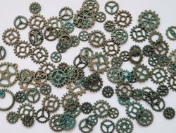45 st kugghjul i steampunk, kuggar, gears minikugghjul (patinafärgade)