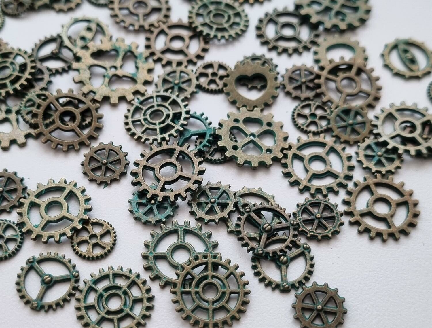 45 st kugghjul i steampunk, kuggar, gears minikugghjul (patinafärgade)
