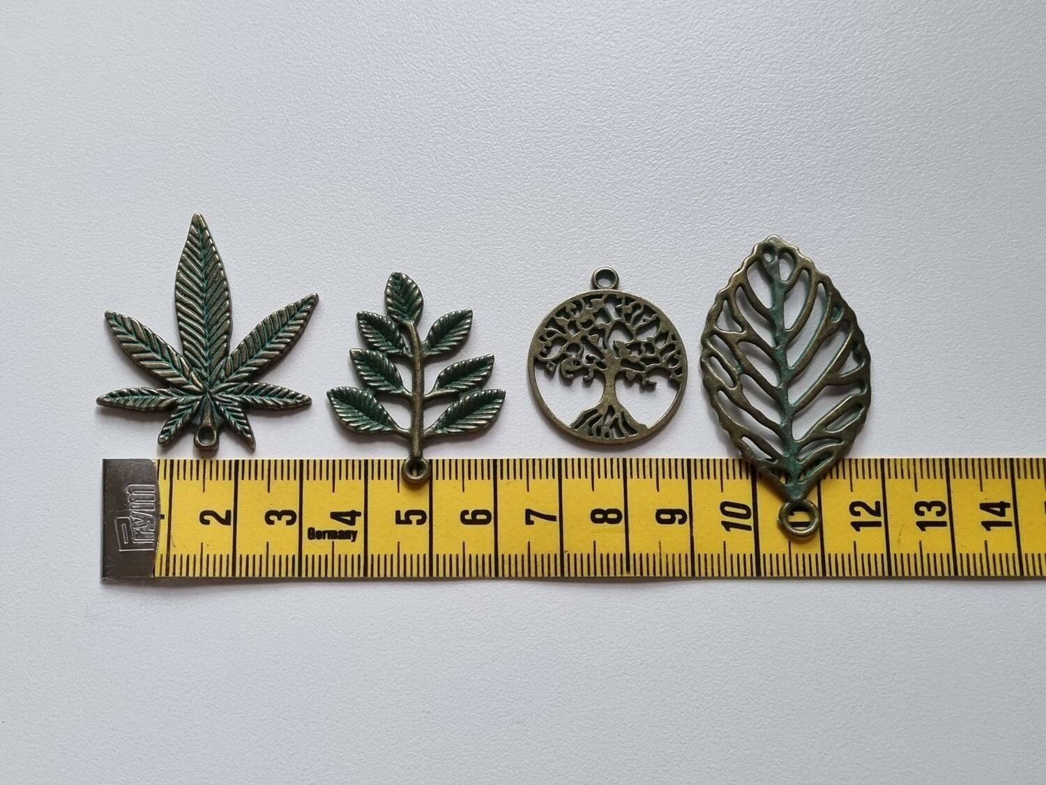 4 st fina berlocker hängen charms (löv och träd)