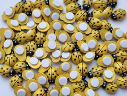 30 st handmålade nyckelpigor, stickers med dubbelsidig häftmassa