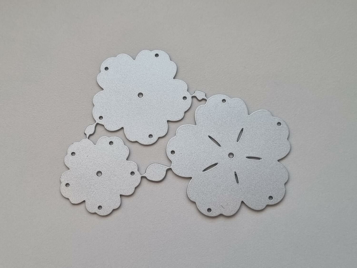 Scrapbooking, 3 st dies, cutting dies (blommor)