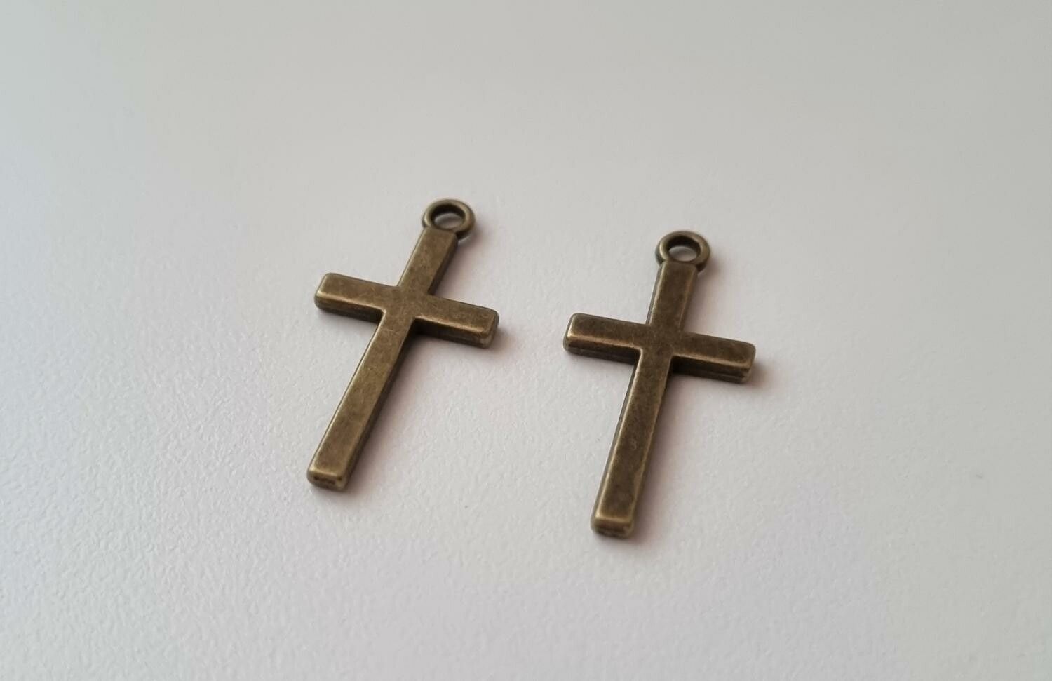 2 st Kors berlocker / charms (bronsfärgade)