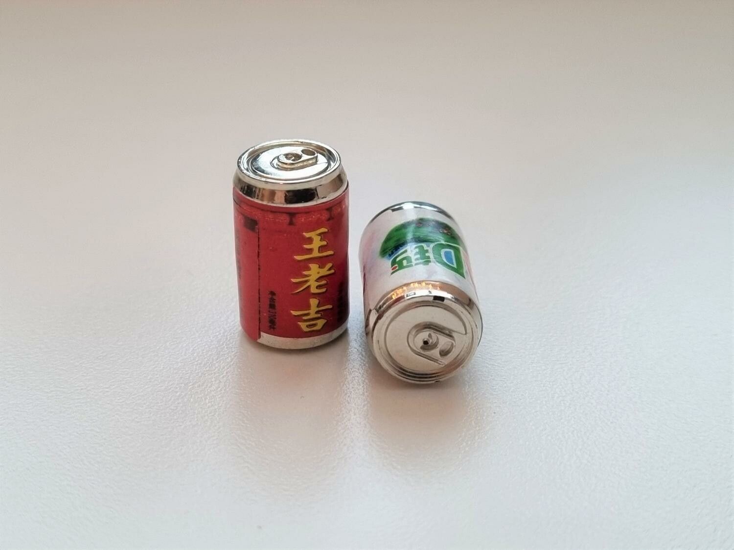 2 st Burkar miniatyr, miniburkar, dockskåp, tittskåp