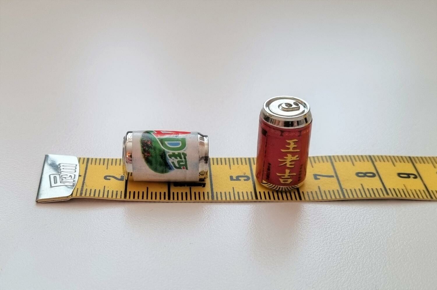 2 st Burkar miniatyr, miniburkar, dockskåp, tittskåp