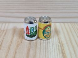 2 st Burkar miniatyr, miniburkar, dockskåp, tittskåp