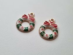 2 st söta julkransar, Berlocker / charms för smyckestillverkning