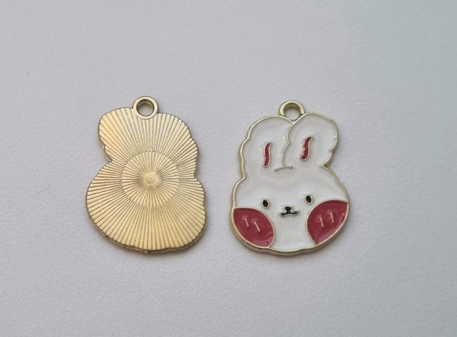2 st Kaniner hängen / berlocker / charms till smyckestillverkning