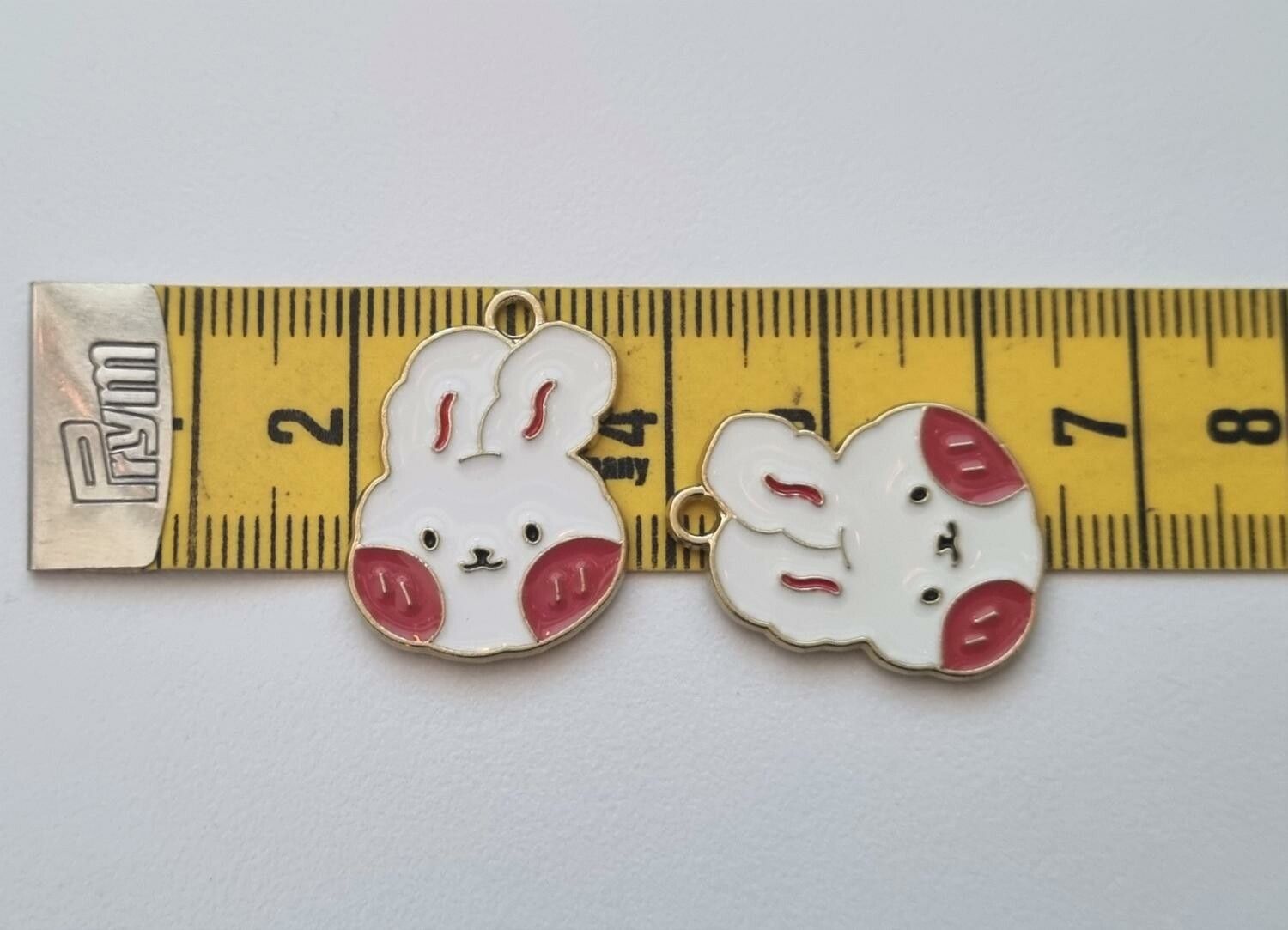 2 st Kaniner hängen / berlocker / charms till smyckestillverkning