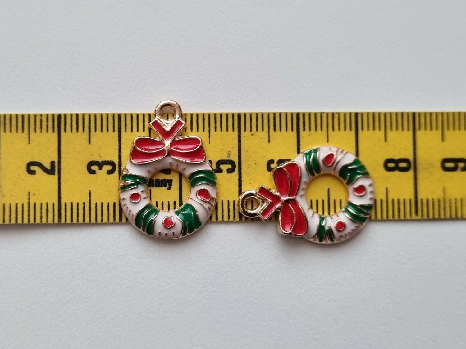 2 st söta julkransar, Berlocker / charms för smyckestillverkning