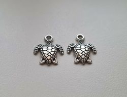 2 st sköldpaddor. Berlocker / charms / hängen