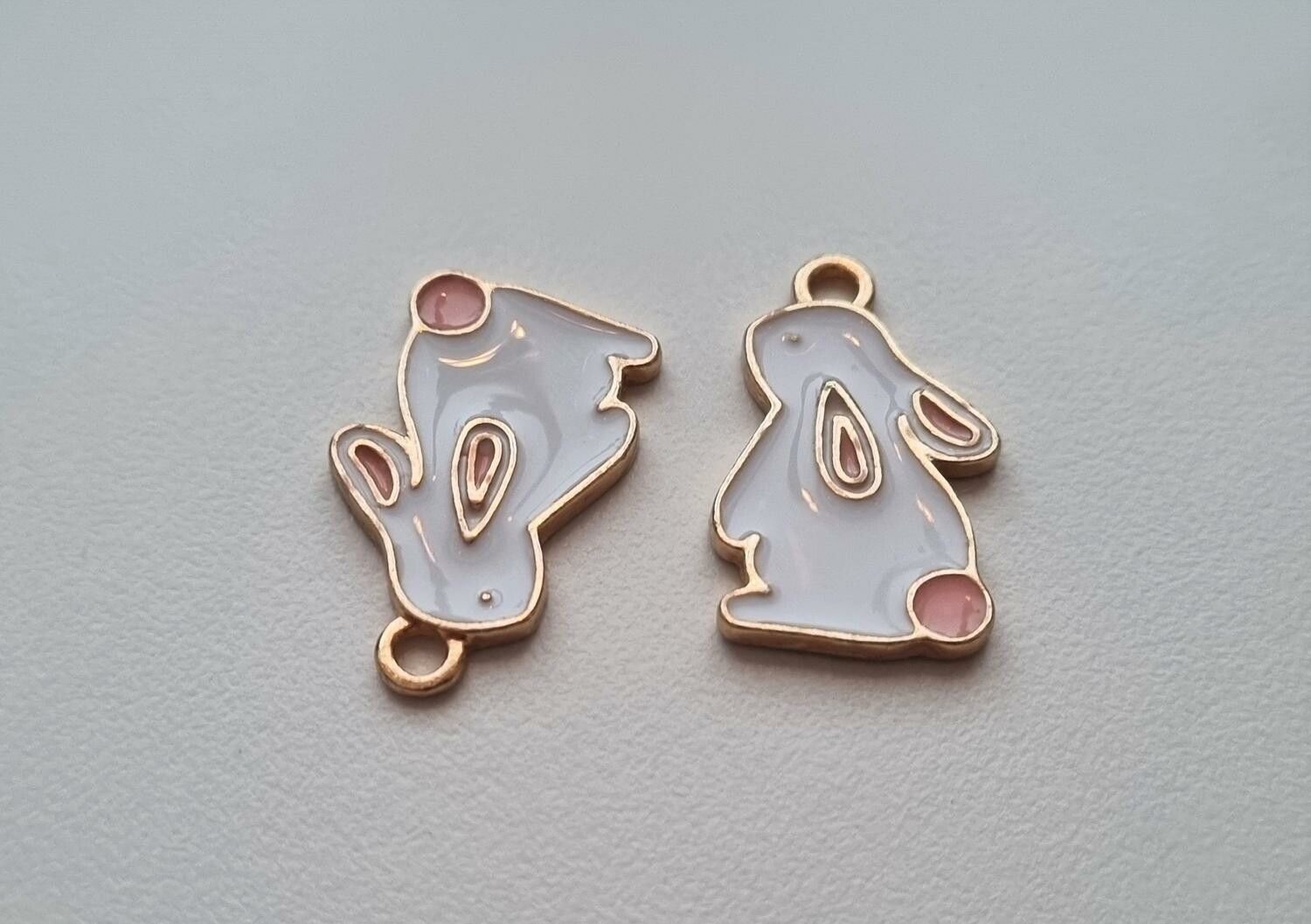 2 st kaniner, kaninberlocker / charms