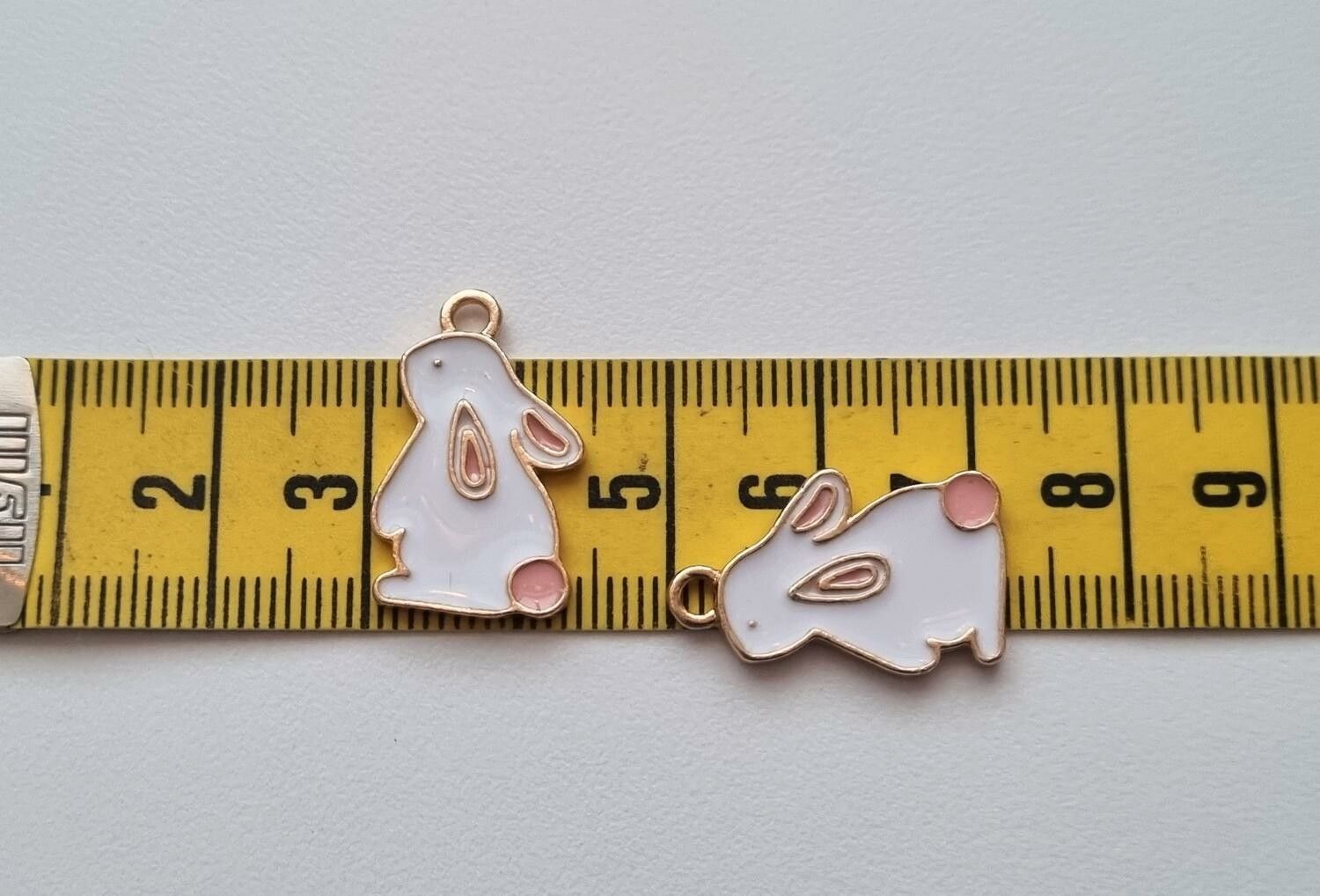 2 st kaniner, kaninberlocker / charms