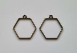2 st Hexagon chams / berlock (bronsfärgade, 28x27 mm)
