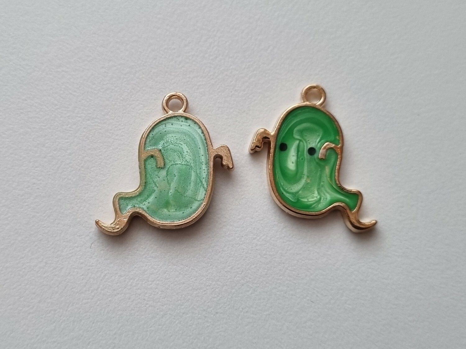 2 st gulliga spöken, Berlocker / charms för smyckestillverkning