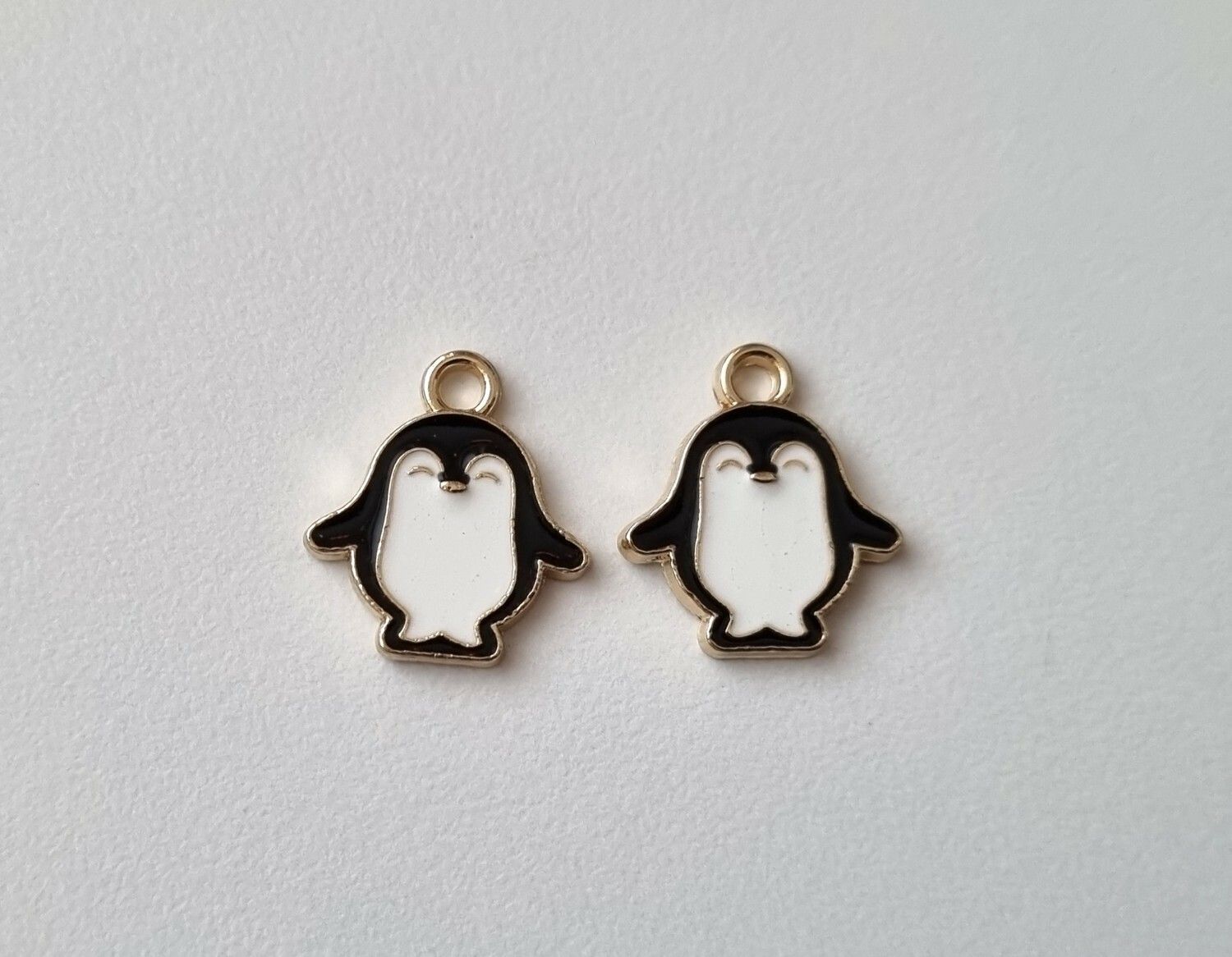 2 st söta pingviner, Berlocker / charms för smyckestillverkning