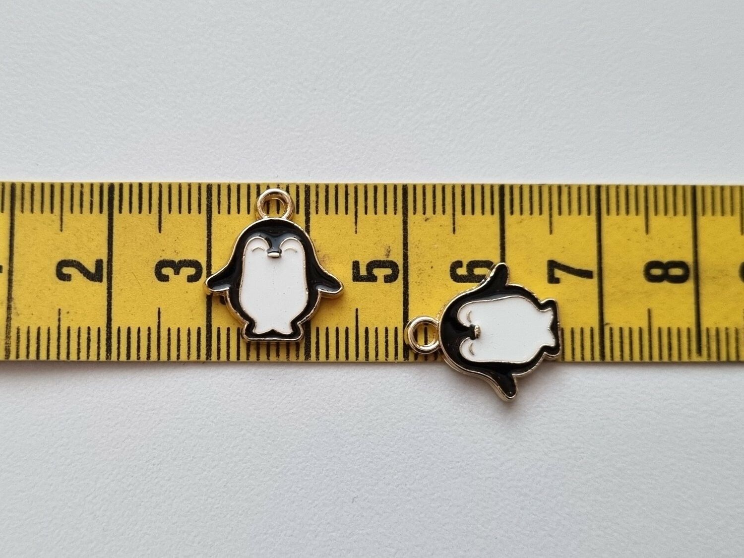 2 st söta pingviner, Berlocker / charms för smyckestillverkning