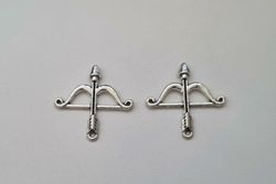 2 st silverfärgade armborst, Berlocker / charms för smyckestillverkning