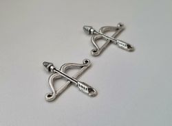 2 st silverfärgade armborst, Berlocker / charms för smyckestillverkning
