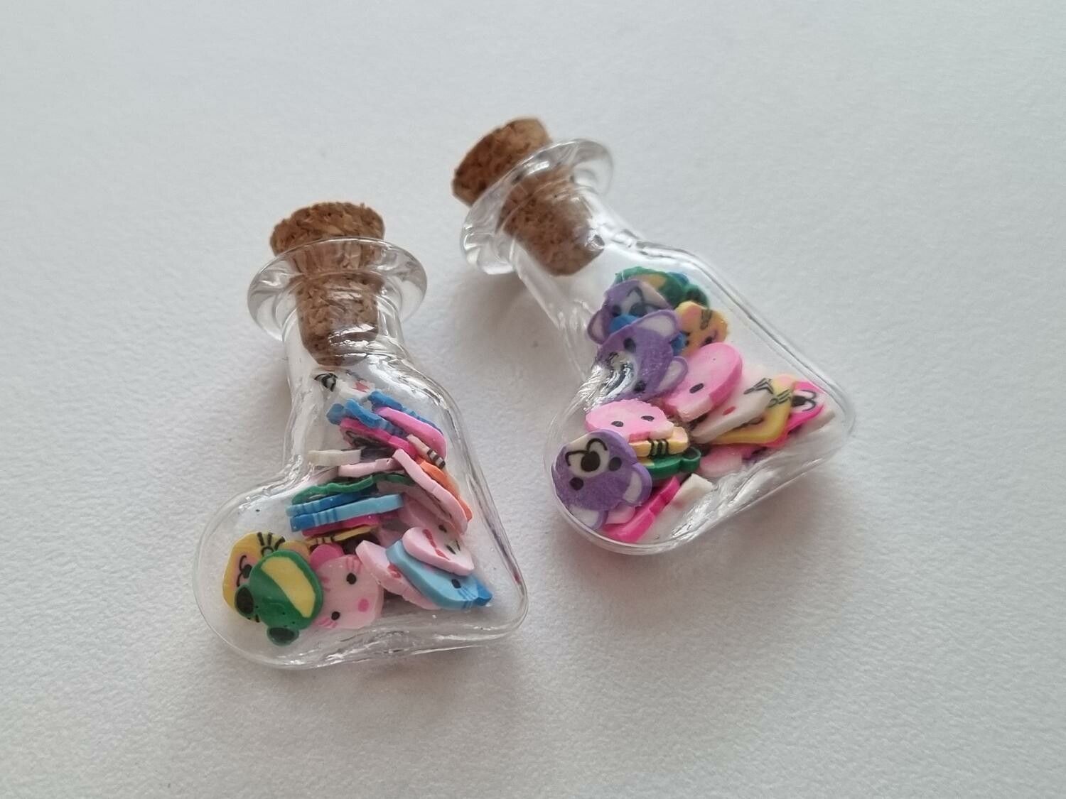 2 st små glasflaskor, flaskor med kork miniatyrer glasburkar