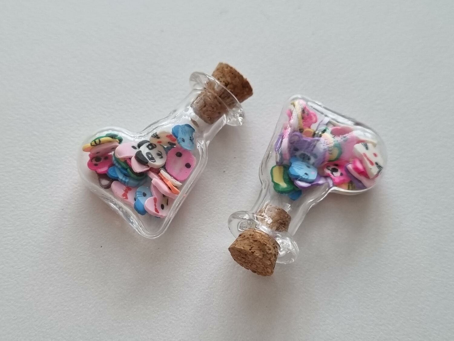 2 st små glasflaskor, flaskor med kork miniatyrer glasburkar