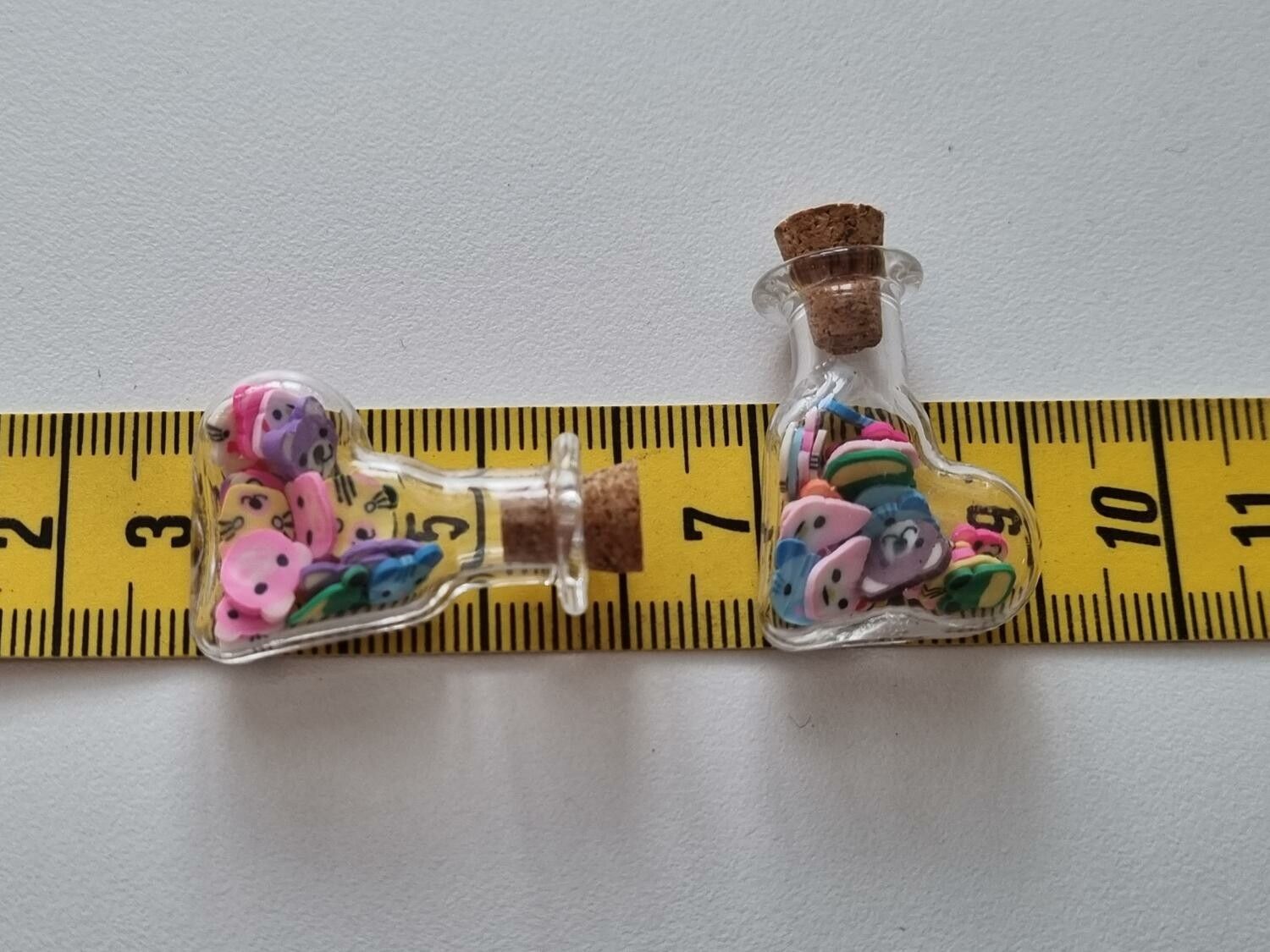 2 st små glasflaskor, flaskor med kork miniatyrer glasburkar