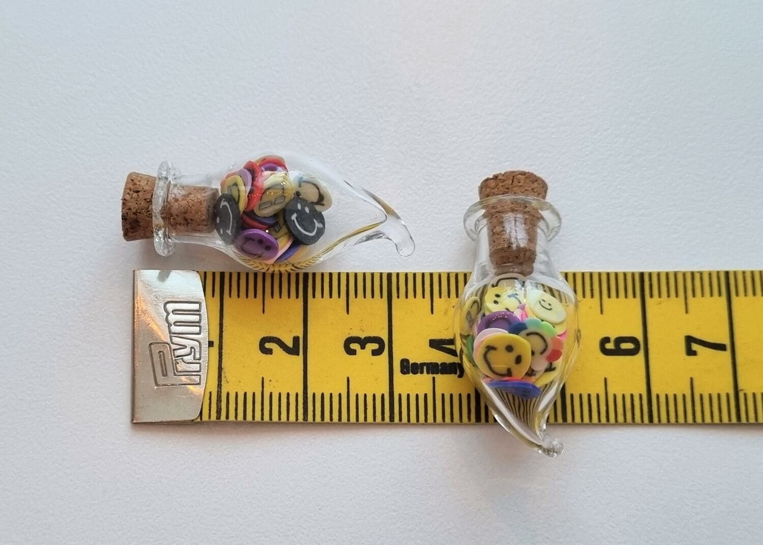 2 st små glasflaskor, flaskor med kork miniatyrer glasburkar