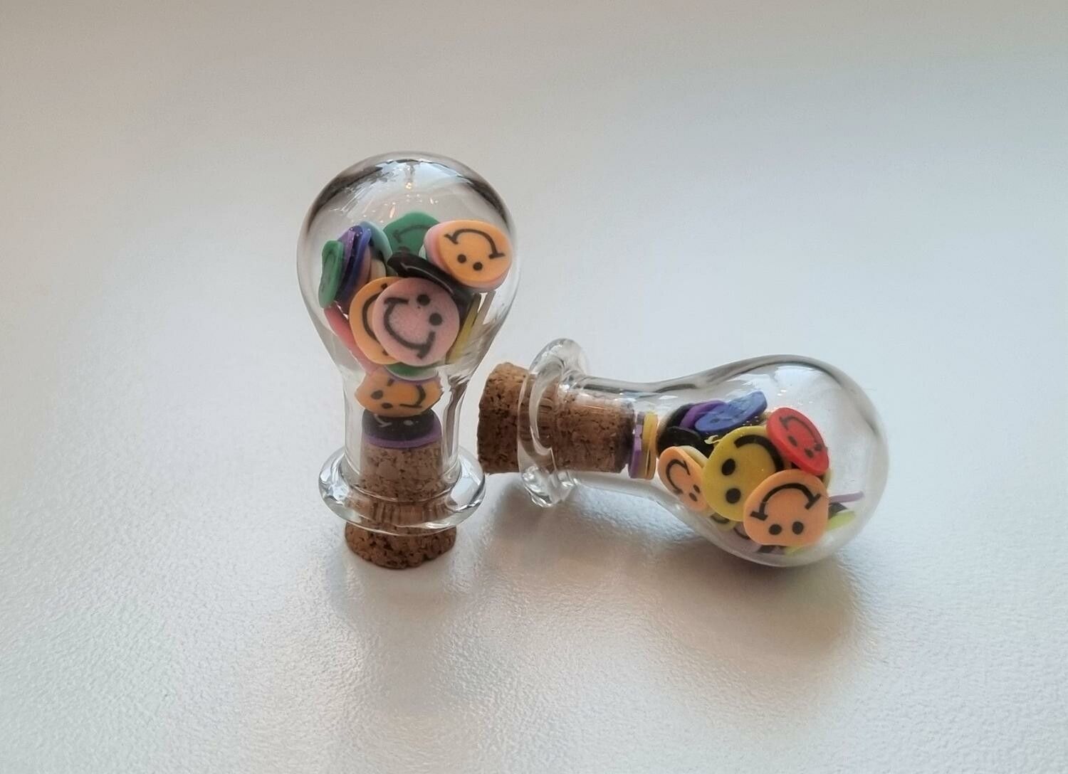2 st små glasflaskor, flaskor med kork miniatyrer glasburkar