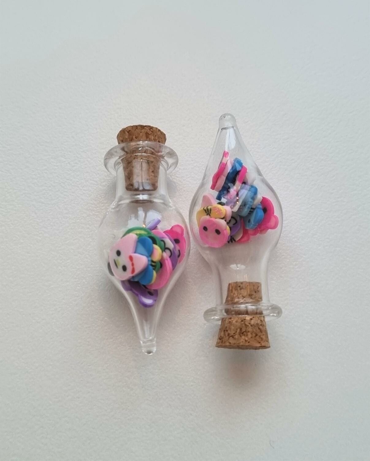 2 st små glasflaskor, flaskor med kork miniatyrer glasburkar
