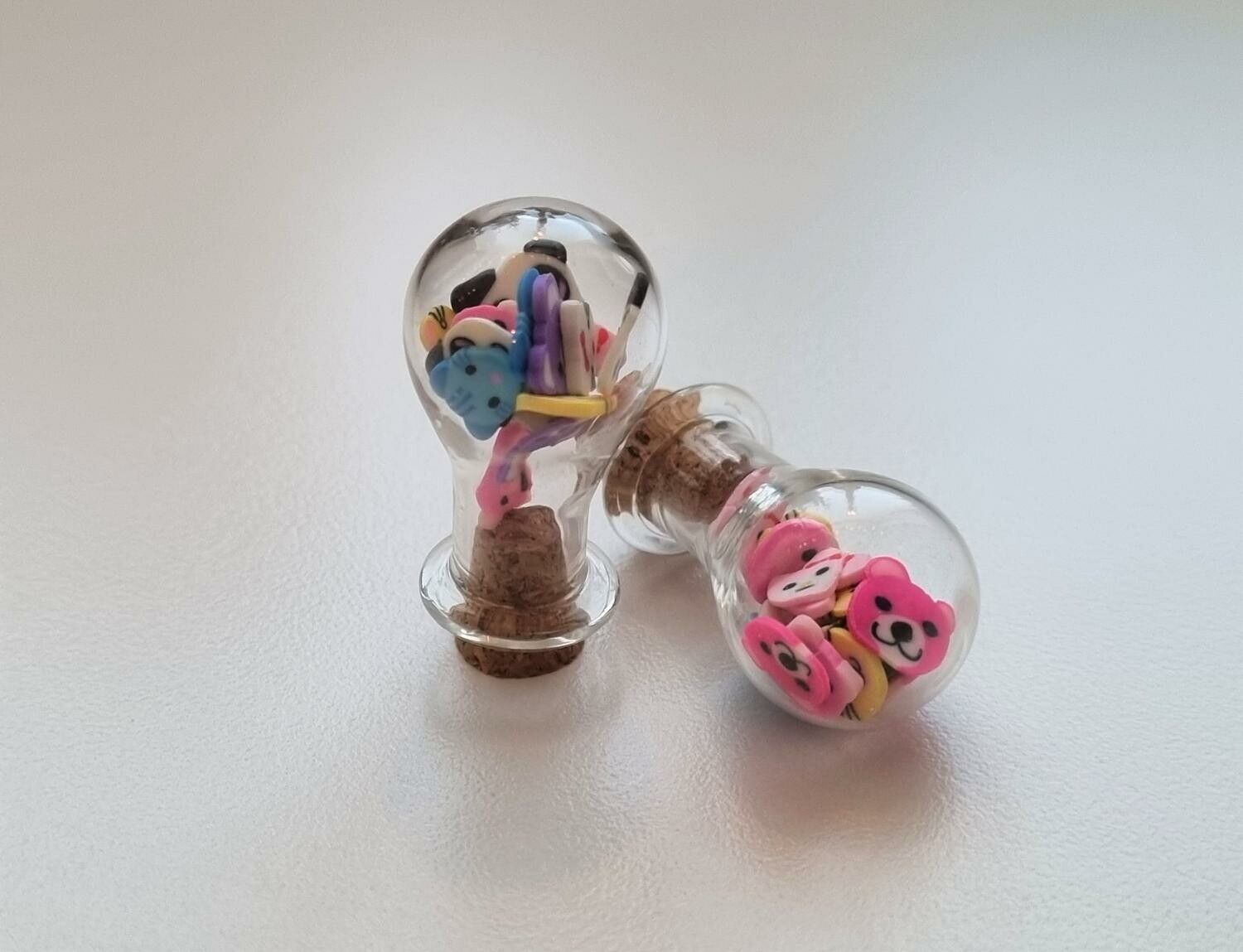 2 st små glasflaskor, flaskor med kork miniatyrer glasburkar