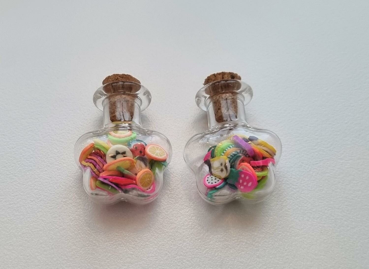 2 st små glasflaskor, flaskor med kork miniatyrer glasburkar