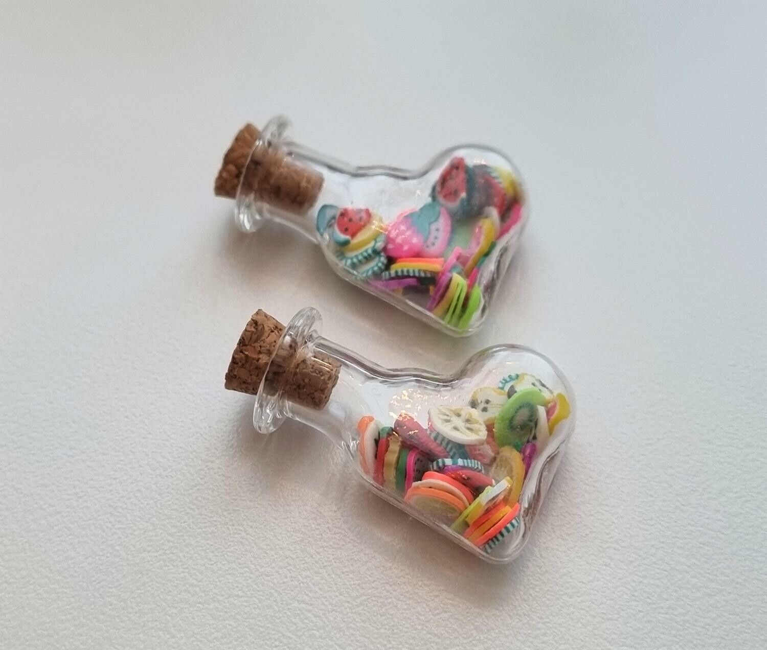 2 st små glasflaskor, flaskor med kork miniatyrer glasburkar