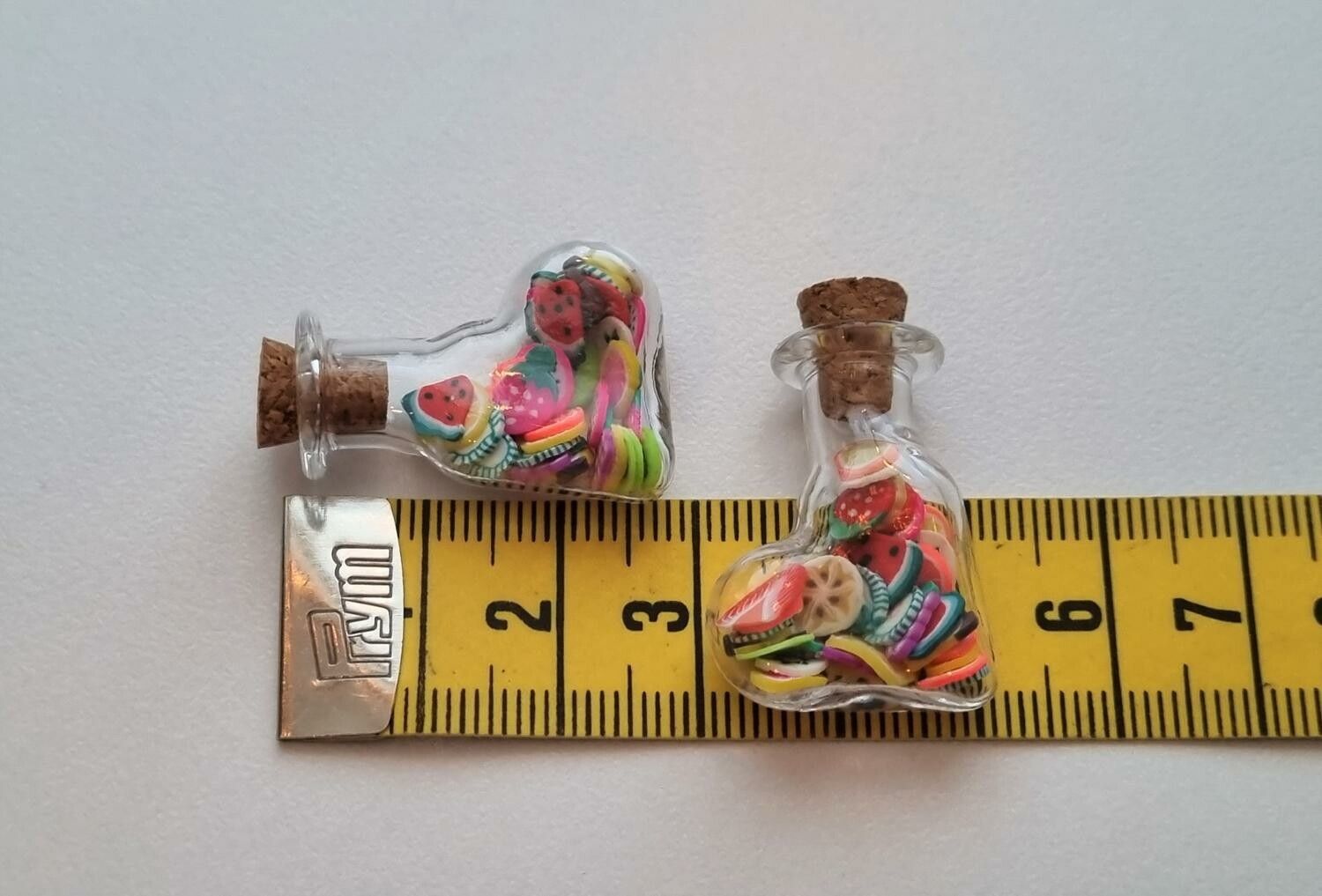 2 st små glasflaskor, flaskor med kork miniatyrer glasburkar