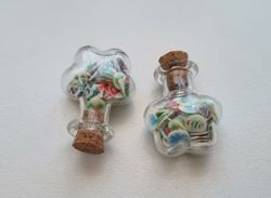 2 st små glasflaskor, flaskor med kork miniatyrer glasburkar